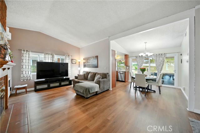 11811 La Serna Drive, Whittier CA: https://media.crmls.org/medias/374e7204-f32b-47fa-bc63-7710f4893ae5.jpg