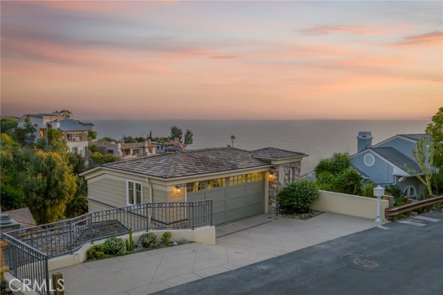 Detail Gallery Image 4 of 29 For 846 Diamond St, Laguna Beach,  CA 92651 - 3 Beds | 2/1 Baths