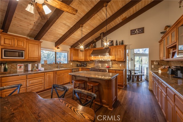 Detail Gallery Image 13 of 34 For 521 Division Dr, Big Bear City,  CA 92314 - 6 Beds | 4 Baths