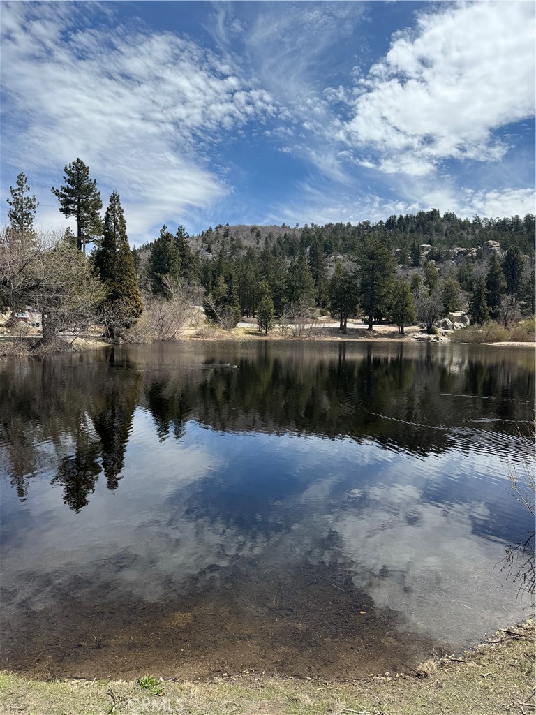 https://media.crmls.org/medias/374f7caa-5129-412c-90c9-d966a934c155.jpg?preset=X-Large