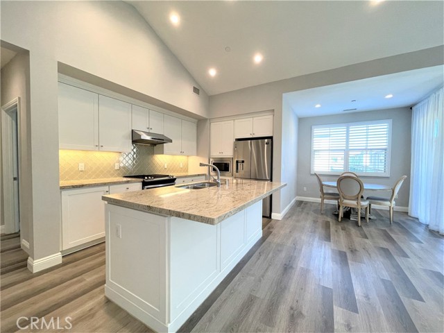 Detail Gallery Image 10 of 25 For 202 Bishop, Irvine,  CA 92620 - 2 Beds | 2 Baths