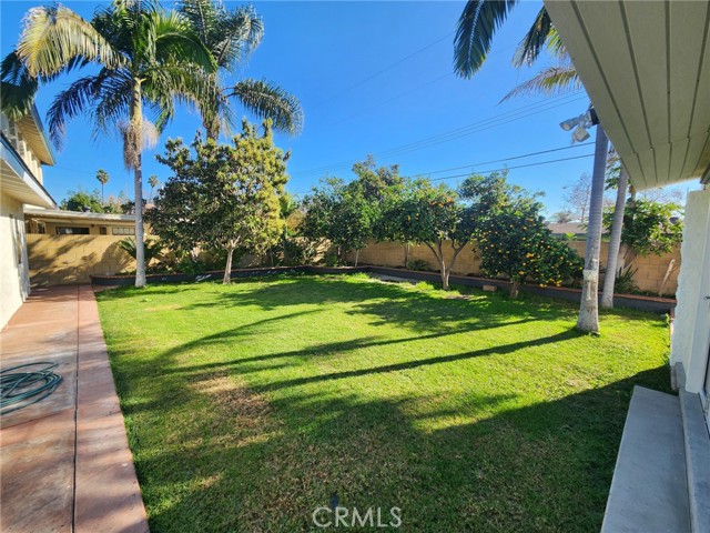 Detail Gallery Image 4 of 4 For 1626 E 15th St, Santa Ana,  CA 92701 - 4 Beds | 2 Baths