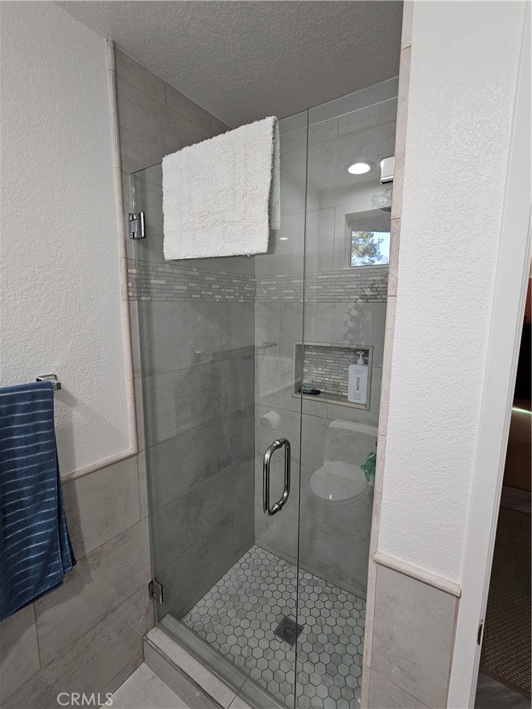 https://media.crmls.org/medias/3750387d-f8bb-4a4a-92ba-0e12d8f9d664.jpg?preset=X-Large