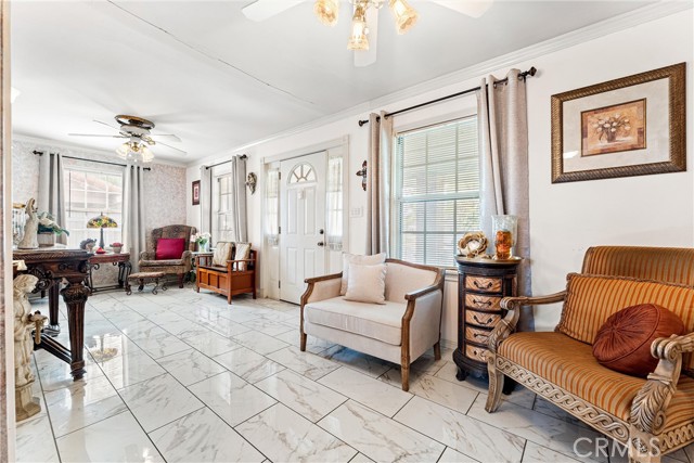 Detail Gallery Image 7 of 40 For 9488 Foster Rd., Bellflower,  CA 90706 - 3 Beds | 2 Baths