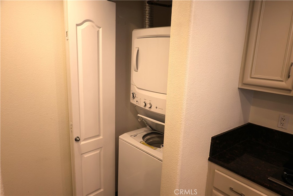 https://media.crmls.org/medias/3750a8b1-2406-4ad1-b435-2ecde52a6548.jpg?preset=X-Large