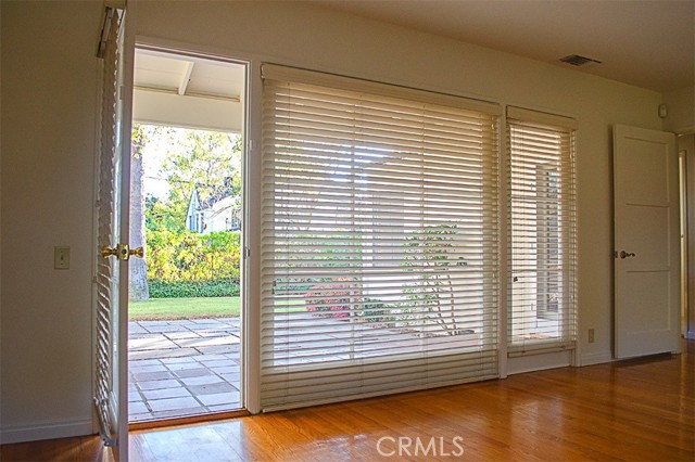 Detail Gallery Image 5 of 23 For 3662 Yorkshire Rd, Pasadena,  CA 91107 - 3 Beds | 2 Baths