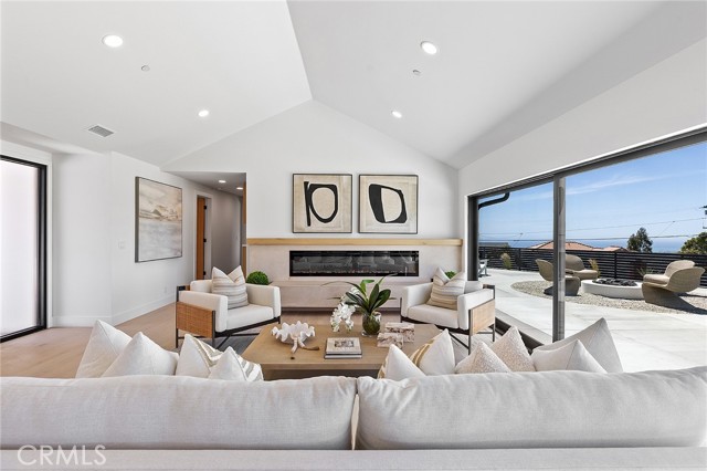 Detail Gallery Image 9 of 74 For 820 Calle Mendoza, San Clemente,  CA 92672 - 4 Beds | 3 Baths