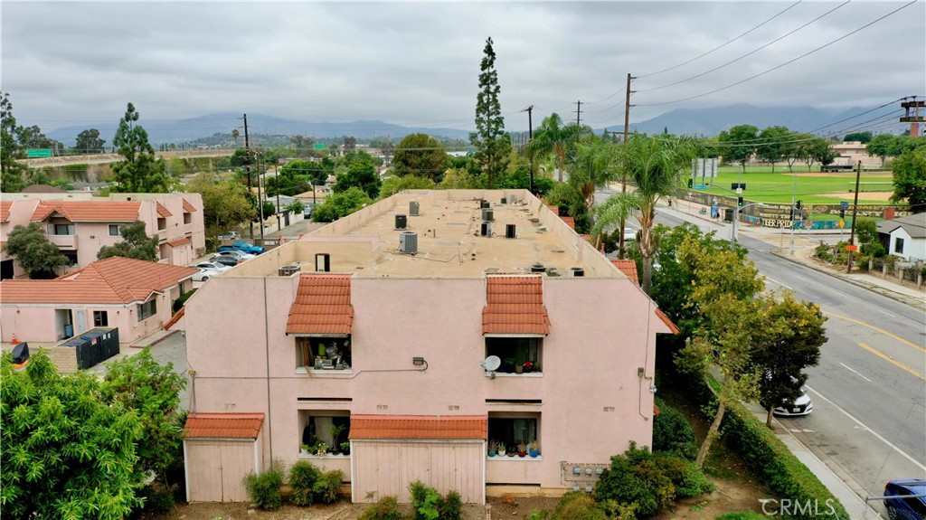 https://media.crmls.org/medias/3752a1ab-eb08-4c07-9f31-e0dde0e06aec.jpg?preset=X-Large