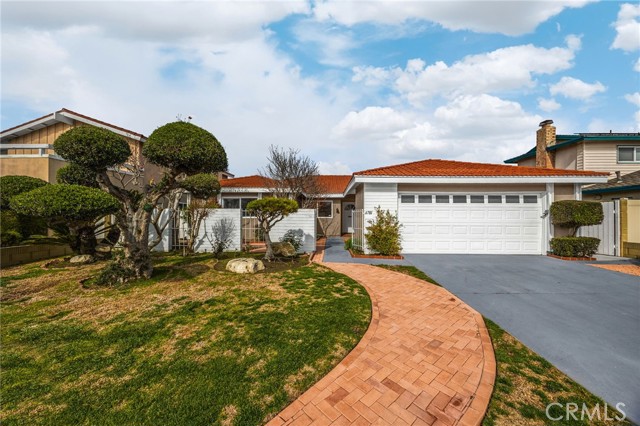 Detail Gallery Image 2 of 47 For 6781 Bridgewater, Huntington Beach,  CA 92647 - 4 Beds | 2 Baths