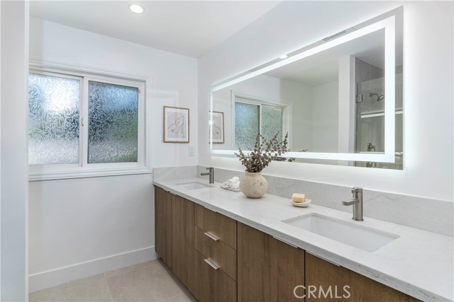 22608 Crespi Street, Woodland Hills CA: https://media.crmls.org/medias/3753f879-e68a-4f82-a2d7-61c4eaaa7c4a.jpg