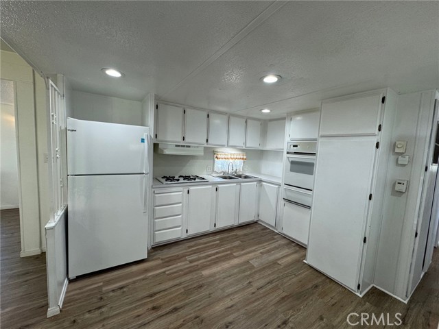 Detail Gallery Image 4 of 14 For 14411 Palmdale Rd #31,  Victorville,  CA 92392 - 2 Beds | 1/1 Baths