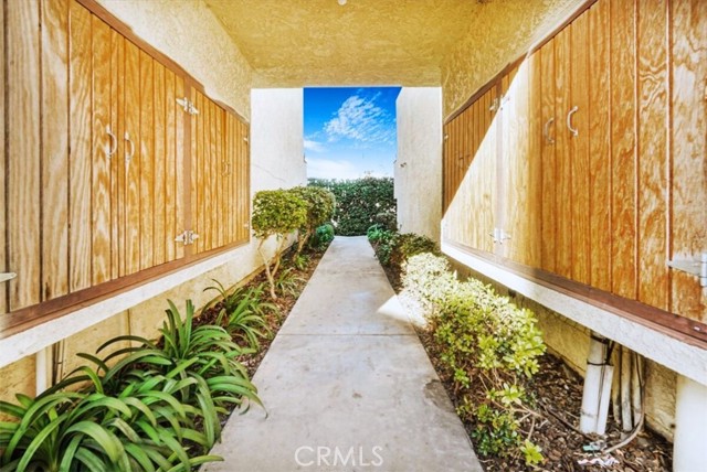 Detail Gallery Image 3 of 22 For 866 W Alondra Bld, Compton,  CA 90220 - 3 Beds | 2/1 Baths