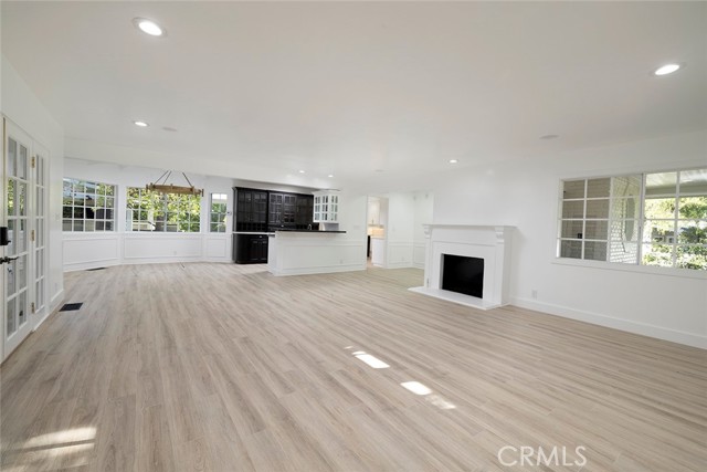 View of spansive living room and open dining area