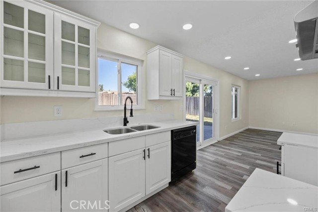 5804 Cedar Glen Lane, Bakersfield CA: https://media.crmls.org/medias/3759164a-6945-4b22-b148-9591a328a0dd.jpg