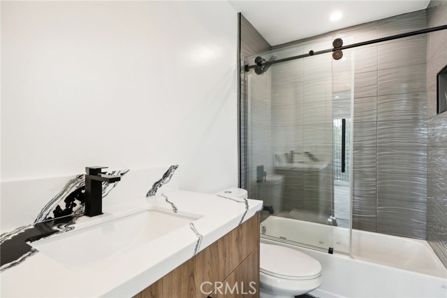 Detail Gallery Image 4 of 16 For 4514 St Elmo Dr, Los Angeles,  CA 90019 - 3 Beds | 2/1 Baths