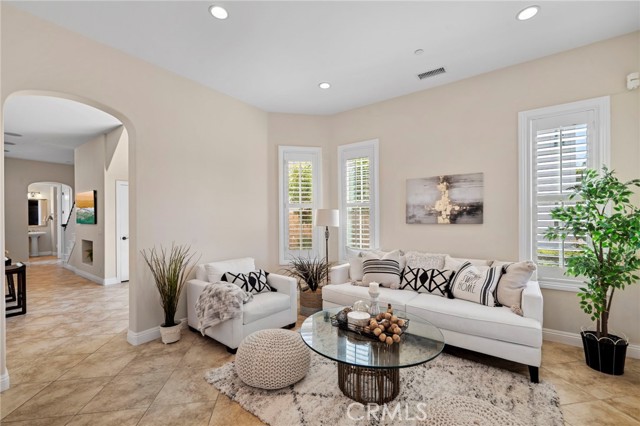 Detail Gallery Image 7 of 64 For 17272 Tidalridge Ln, Huntington Beach,  CA 92649 - 4 Beds | 2/1 Baths