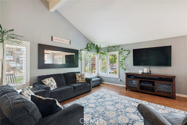 Detail Gallery Image 4 of 39 For 1355 Knoll Dr, Oceanside,  CA 92054 - 4 Beds | 3 Baths