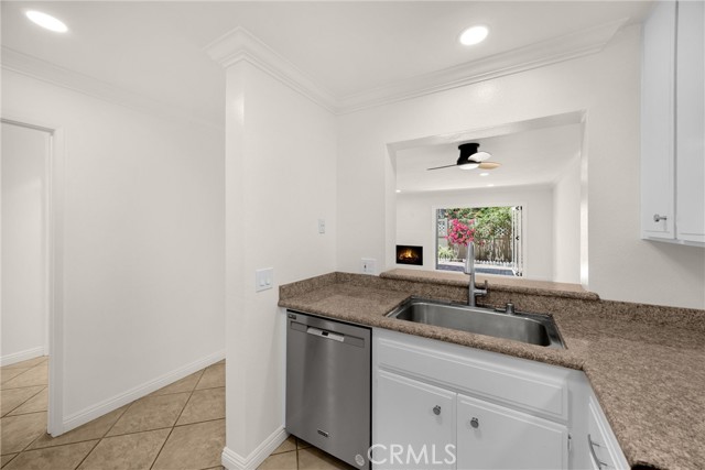 Detail Gallery Image 10 of 32 For 307 N Singingwood St #32,  Orange,  CA 92869 - 2 Beds | 1/1 Baths