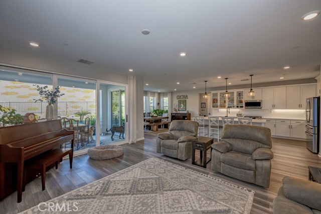 Detail Gallery Image 10 of 57 For 28701 Wildflower Ca,  Castaic,  CA 91384 - 4 Beds | 3/1 Baths