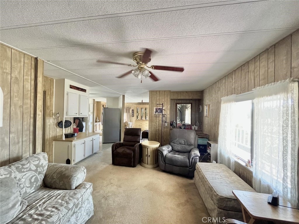 https://media.crmls.org/medias/375c5283-7899-4c6e-9a86-71be4fe27607.jpg?preset=X-Large