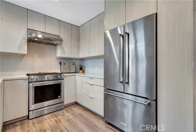 Detail Gallery Image 15 of 42 For 4974 Canoga Ave, Woodland Hills,  CA 91364 - 4 Beds | 4 Baths