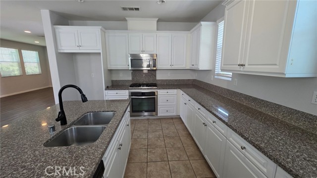 Detail Gallery Image 5 of 25 For 2915 E via Terrano, Ontario,  CA 91764 - 3 Beds | 2/1 Baths