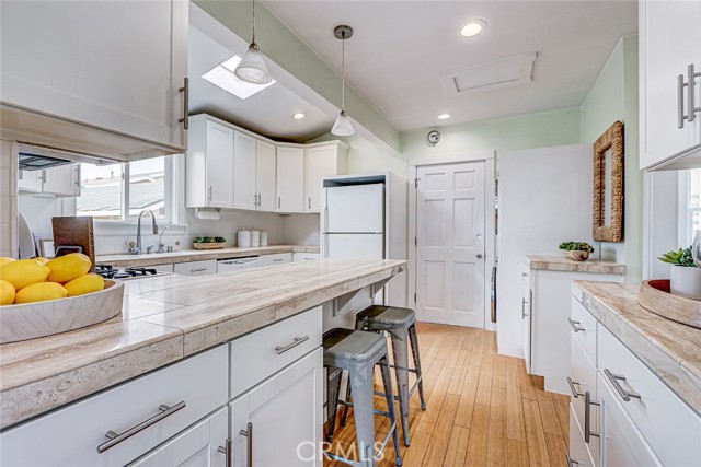 Detail Gallery Image 14 of 39 For 221 S Guadalupe, Redondo Beach,  CA 90277 - 3 Beds | 1 Baths