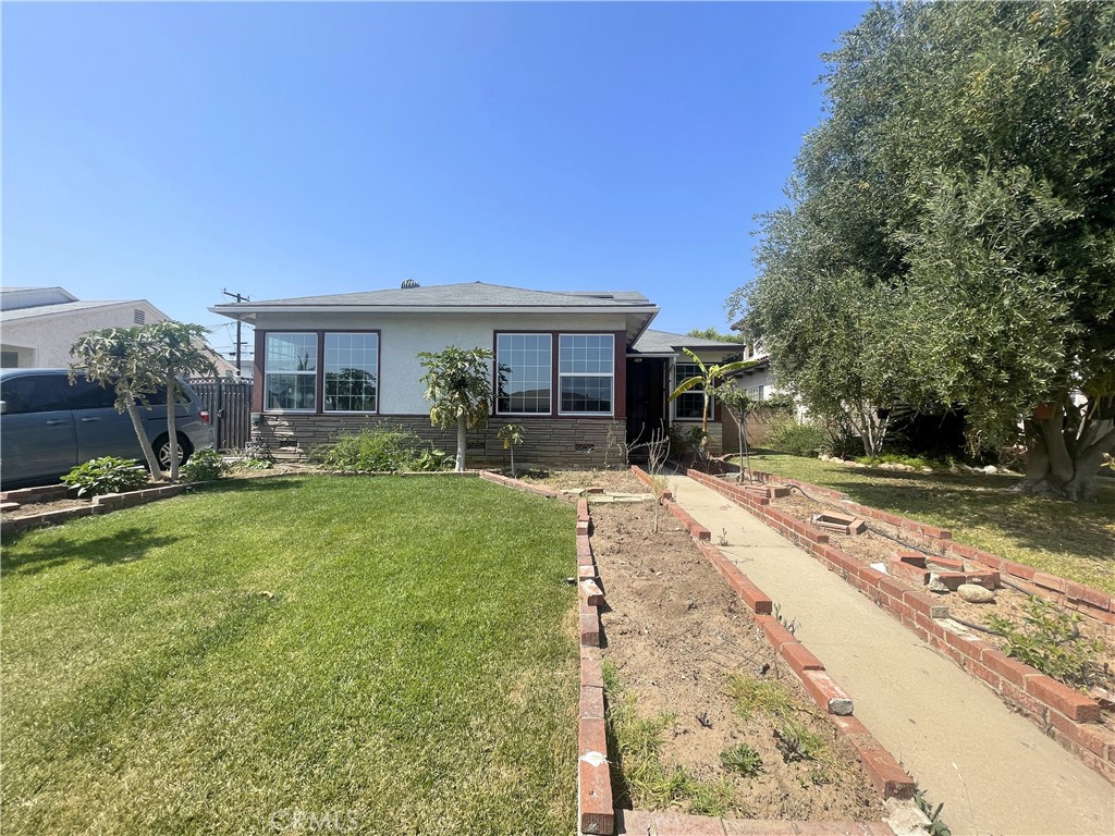 Single-family home for lease in Monterey Park. This spacious 1,814SF home offers 3 bedrooms and 2 baths, an open floor plan, inside laundry, and a master suite. Conveniently located within minutes to market, shops, restaurants, and 60 Fwy access. Tenant responsible for all utilities.