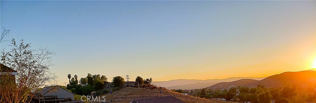 https://media.crmls.org/medias/375e221b-11a3-41fb-9a27-254500fcbe9c.jpg?preset=X-Large