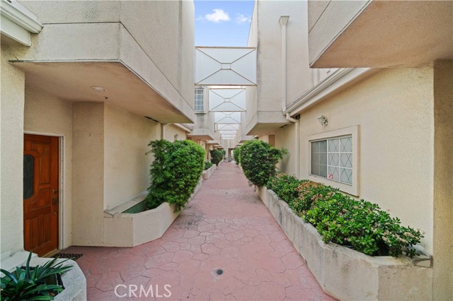 900 Arcadia Avenue, Arcadia CA: https://media.crmls.org/medias/375e2701-4ede-4d3d-99a3-ccf1b847cf4c.jpg