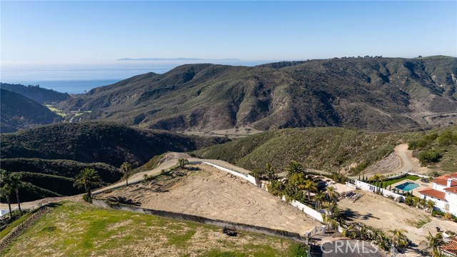 5 Vista Court, Laguna Niguel CA: https://media.crmls.org/medias/375f55b1-0f69-4eb7-b6b2-f4e090ce8571.jpg