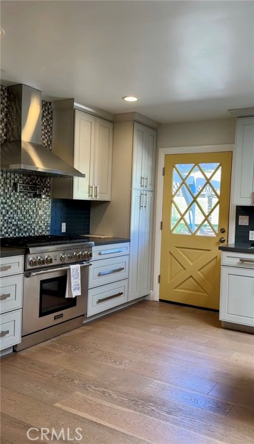 Detail Gallery Image 4 of 19 For 1864 Laurel Rd, Oceanside,  CA 92054 - 3 Beds | 2 Baths