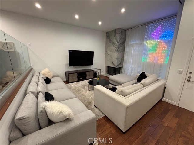 5533 Edward E Horton Lane, Encino CA: https://media.crmls.org/medias/375fc9a6-221e-460a-9b15-02179812857b.jpg