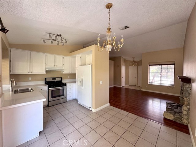 39761 Rustic Glen Drive, Temecula CA: https://media.crmls.org/medias/37603e59-6f31-474f-8254-a796fa039a97.jpg