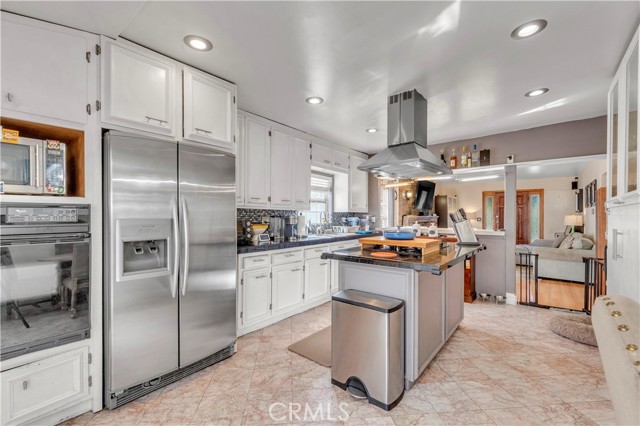 Detail Gallery Image 6 of 21 For 608 S Pacific Coast Highway, Redondo Beach,  CA 90277 - 2 Beds | 2 Baths