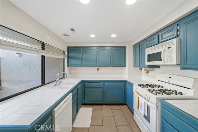 Detail Gallery Image 9 of 23 For 10 Deerpath, Pomona,  CA 91766 - 2 Beds | 2 Baths