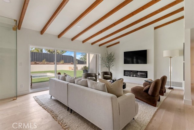 Detail Gallery Image 5 of 52 For 23755 Clarendon, Woodland Hills,  CA 91367 - 4 Beds | 3 Baths