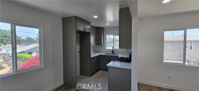 Detail Gallery Image 7 of 18 For 835 E 92nd St #4,  Los Angeles,  CA 90002 - 2 Beds | 1 Baths