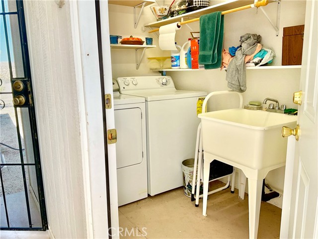 68919 Kachina Drive, 29 Palms CA: https://media.crmls.org/medias/37616900-e3af-432b-b5a6-1384f66d95f0.jpg
