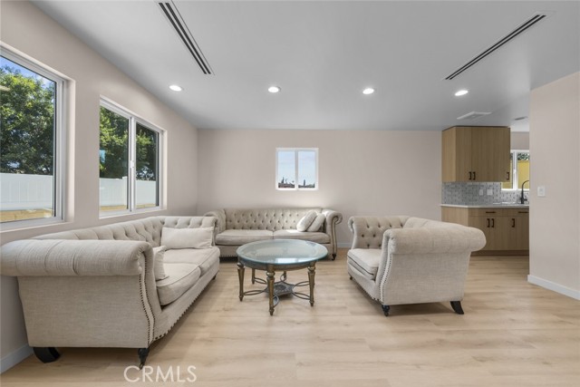 8049 Lullaby Lane, Panorama City CA: https://media.crmls.org/medias/37616f4f-4880-43f9-92e0-f077862ad667.jpg