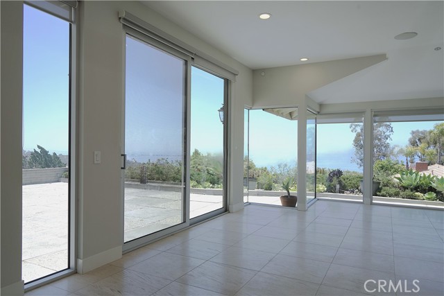 2615 Temple Hills Drive, Laguna Beach CA: https://media.crmls.org/medias/3761fdda-e535-4310-b7ea-3549f514d08a.jpg