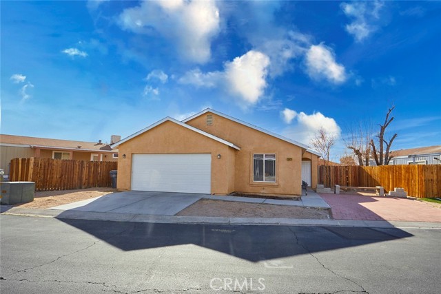 Detail Gallery Image 1 of 23 For 25029 Avenida Laredo, Barstow,  CA 92311 - 3 Beds | 2 Baths