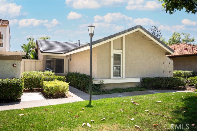 10 Windrow, Irvine CA: https://media.crmls.org/medias/3766440f-a186-4c63-9185-ce7ed67add61.jpg
