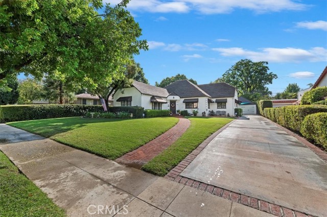 Detail Gallery Image 3 of 38 For 3630 Castle Reagh, Riverside,  CA 92506 - 3 Beds | 2/1 Baths