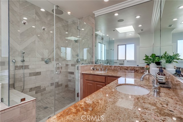 Detail Gallery Image 41 of 53 For 1902 Marshallfield Ln a,  Redondo Beach,  CA 90278 - 4 Beds | 3/1 Baths
