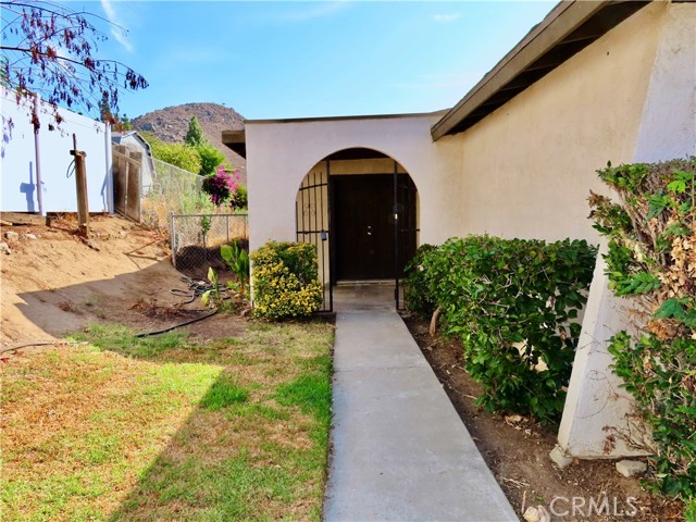 6149 La Sierra Avenue, Riverside CA: https://media.crmls.org/medias/37677455-75c0-4491-a92d-26296a7eb9c6.jpg