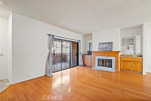 Detail Gallery Image 5 of 36 For 1505 S Atlantic #E,  Alhambra,  CA 91803 - 2 Beds | 2/1 Baths