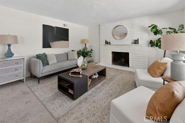 Detail Gallery Image 5 of 41 For 8846 Laramie Ave, Winnetka,  CA 91306 - 4 Beds | 3 Baths