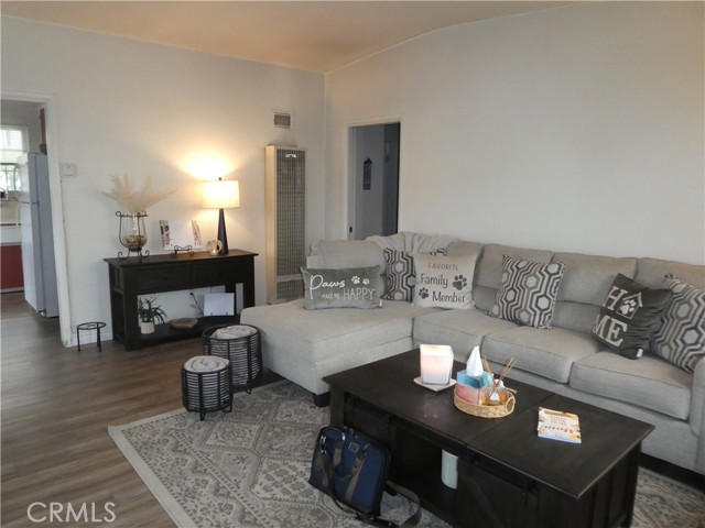 Detail Gallery Image 11 of 39 For 670 Keenan Ave, Los Angeles,  CA 90022 - – Beds | – Baths