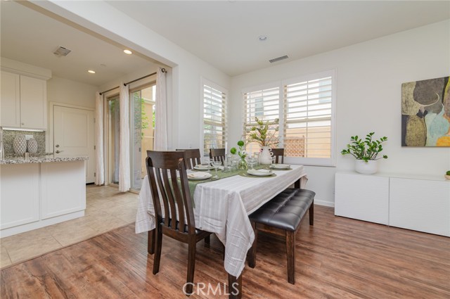 Detail Gallery Image 5 of 37 For 59 Fairymoss, Irvine,  CA 92620 - 3 Beds | 3/1 Baths